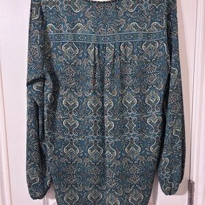 Max studio blouse with a longer back